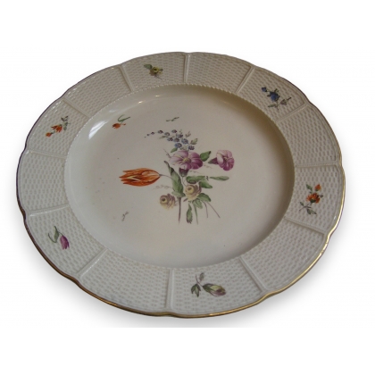 Assiette \"Fleurs\" en porcelaine de Ludwigsburg