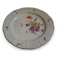 Assiette "Fleurs" en porcelaine de Ludwigsburg