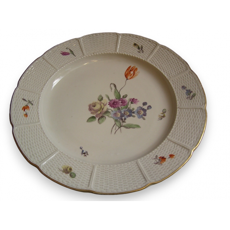Assiette \"Fleurs\" en porcelaine de Ludwigsburg