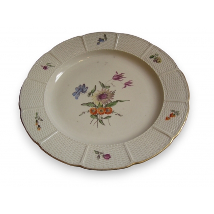 Assiette \"Fleurs\" en porcelaine de Ludwigsburg