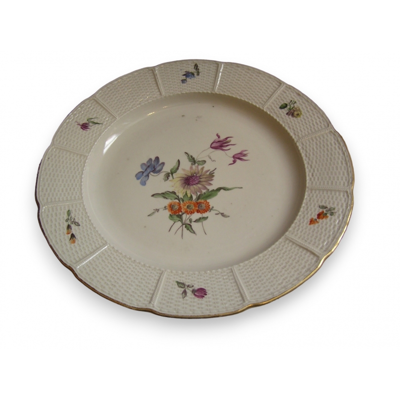 Assiette \"Fleurs\" en porcelaine de Ludwigsburg