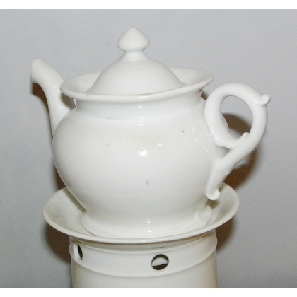Porcelain teapot at Moinat SA – Antiques and home décor