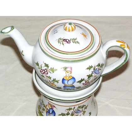 Porcelain teapot at Moinat SA – Antiques and home décor