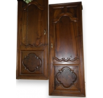 Paire de portes d'armoire en noyer