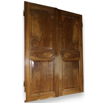 Paire de portes d'armoire en noyer