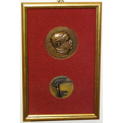 Cadre avec 2 médailles en bronze