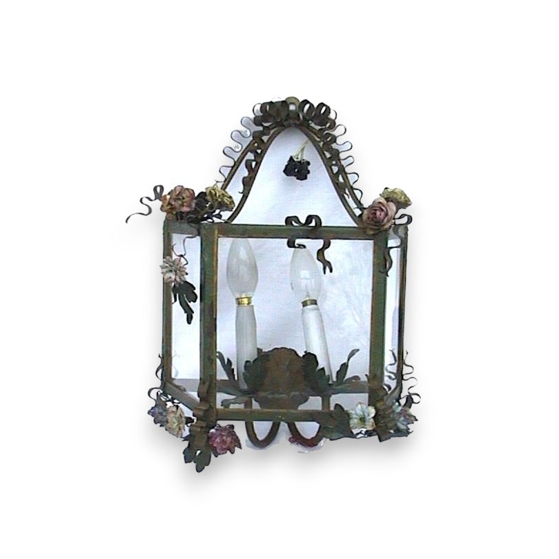 Lantern painted green. Floral design. At  Moinat SA  - Antiques and home décor