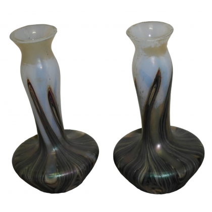 Paire de vases soliflore en verre irisé Kralik