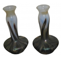 Paire de vases soliflore en verre irisé Kralik