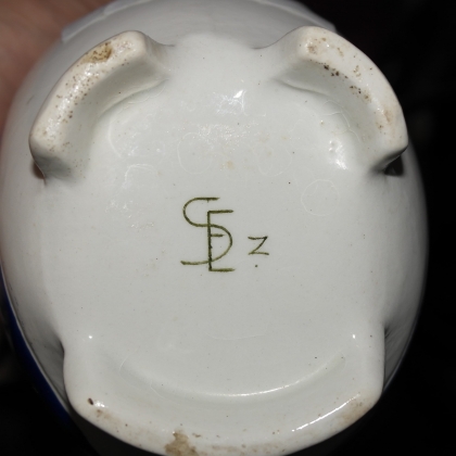 Blue porcelain ‘Penguin’ jug at  Moinat SA  – Antiques and home décor