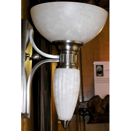 Alabaster wall light, finished by Moinat SA – Antiques and home décor