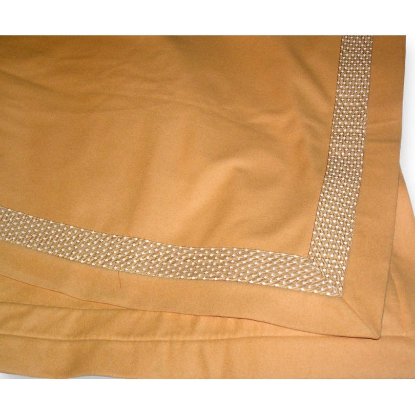 Orange throw at  Moinat SA  - Antiques and home décor