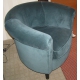 Fauteuil recouvert de velours bleu-vert