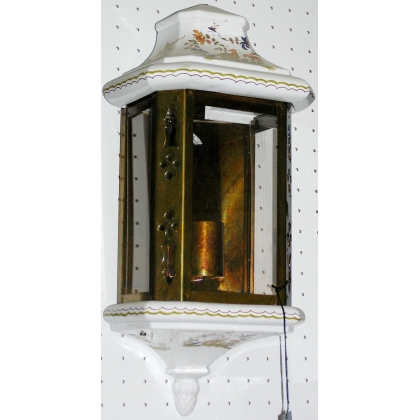  Lanterne-applique en céramique blanche, sur  Moinat SA  - Antiquités décoration
