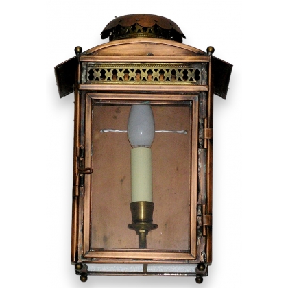  Lanterne murale modèle Regency, cuivre sur  Moinat SA  - Antiquités décoration