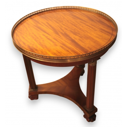  Table ronde style Regency en acajou, sur  Moinat SA  - Antiquités décoration