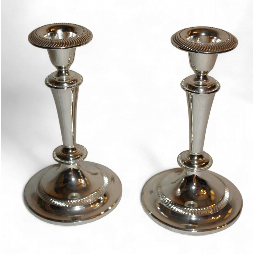 Paire de Bougeoirs argentés