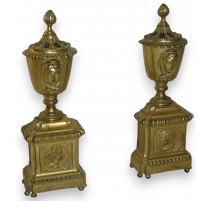 Tableau "Vases", signé.