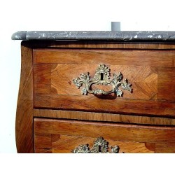 Cómoda Luis XV de 3 cajones. En  Moinat SA  - Antigüedades y decoración