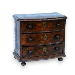 Cómoda de mando con 3 cajones. En  Moinat SA  - Antigüedades y decoración