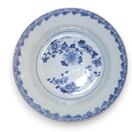 Assiette en porcelaine chinoise bleu et blanc