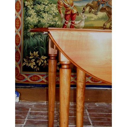 Mesa de 6 pies restaurada con 2 alas abatibles. En  Moinat SA  - Antigüedades y decoración