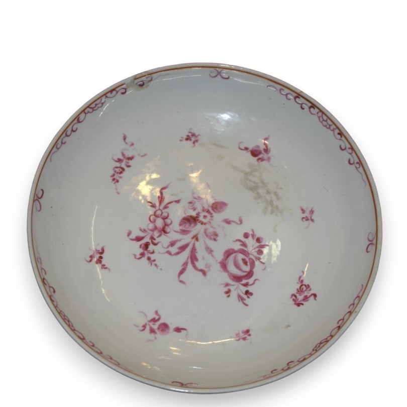 Porcelain plate, with a pink design, deep-sided, by Moinat SA – Antiques and home décor