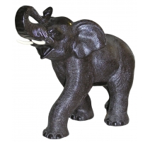 Eléphant, en céramique noire.