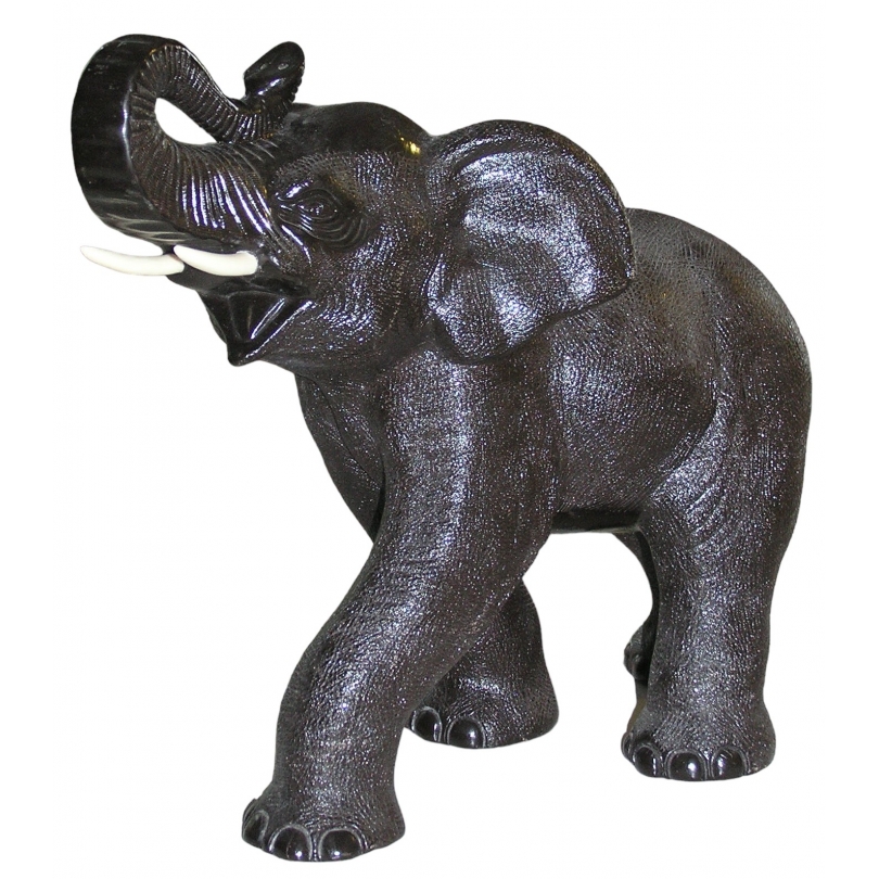 Eléphant, en céramique noire.