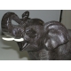 Eléphant, en céramique noire.