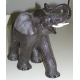 Eléphant, en céramique noire.