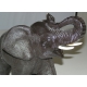 Eléphant, en céramique noire.