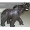Eléphant, en céramique noire.