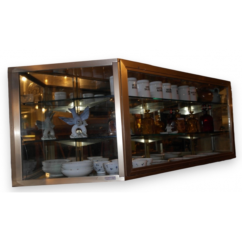  Vitrine en laiton avec rayons en verre sur  Moinat SA  - Antiquités décoration