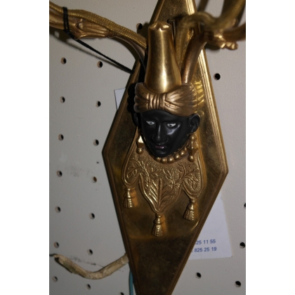 Ein Paar Wandleuchten aus vergoldeter Bronze, signiert „Moinat SA“ – Antiquitäten und Dekoration