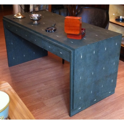 Khaki-coloured stingray-skin desk from Moinat SA – Antiques and home décor