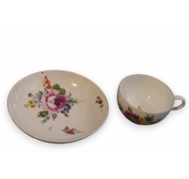 Tasse et sous-tasse en porcelaine