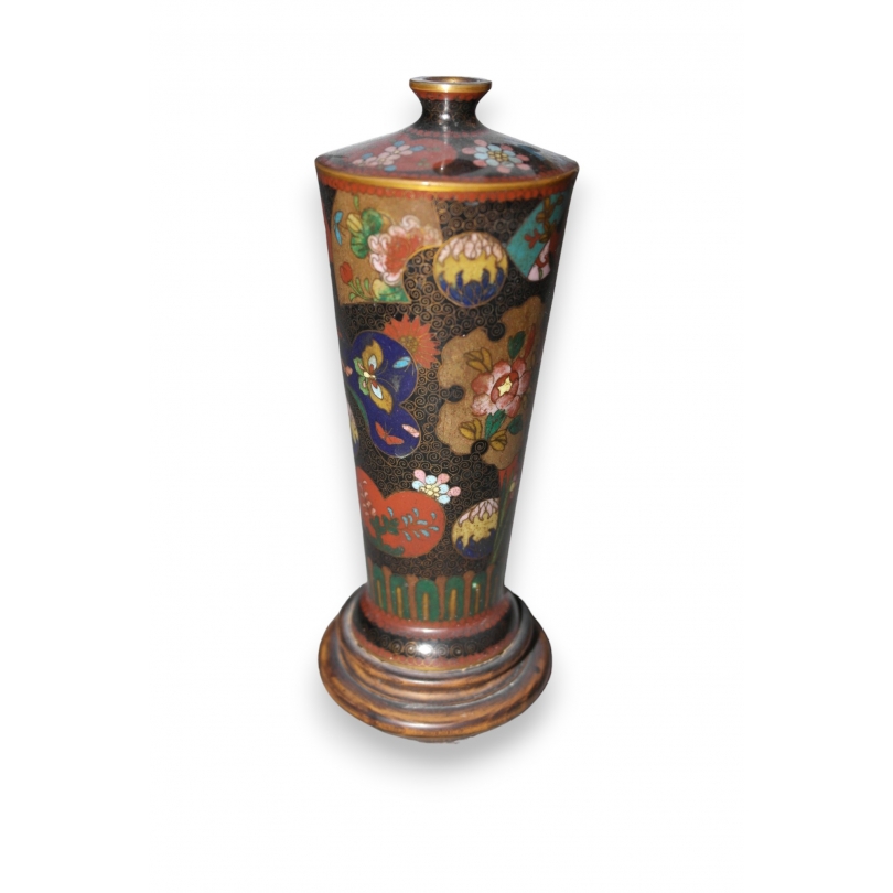 Japanese cloisonné vase at Moinat SA – Antiques and home décor