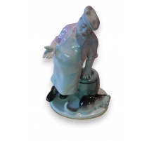 Homme et Chat en Porcelaine