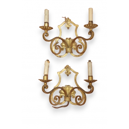 Pair of gilded wrought-iron wall lights by Moinat SA – Antiques and home décor