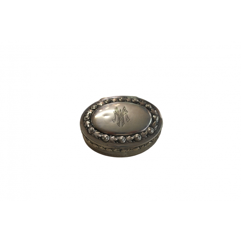 Petite boîte ovale en argent, initiales