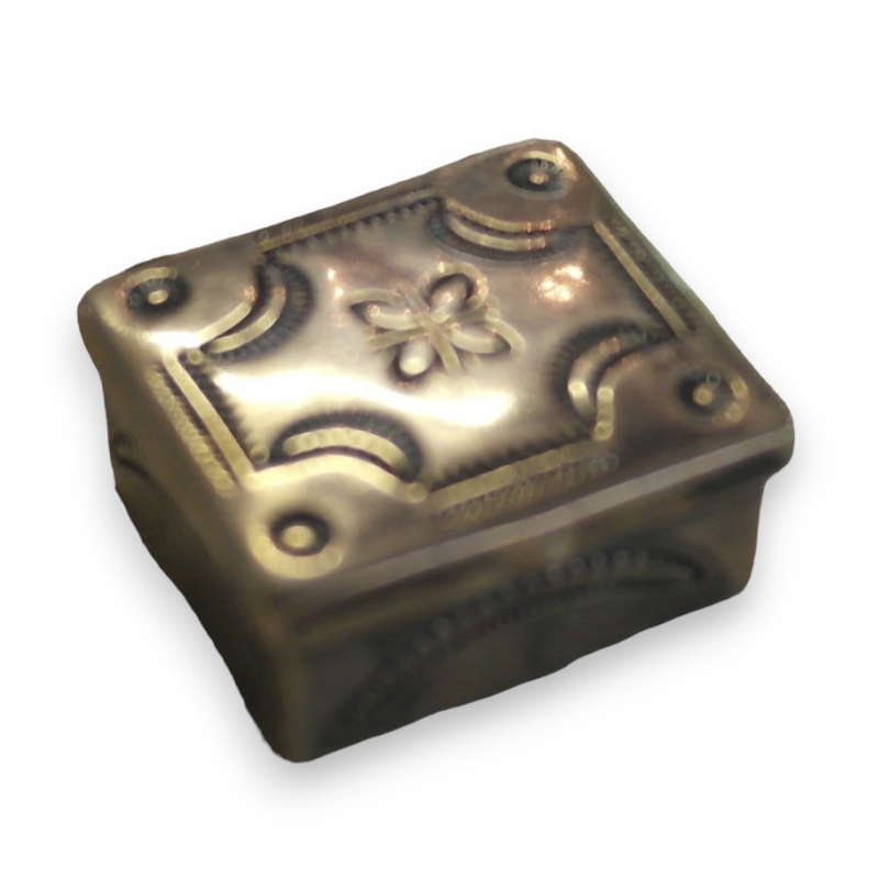 Petite boîte rectangulaire en argent