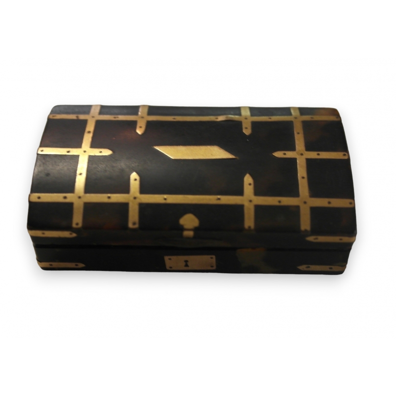 Small tortoiseshell ‘chest’ box by Moinat SA – Antiques and decorative items