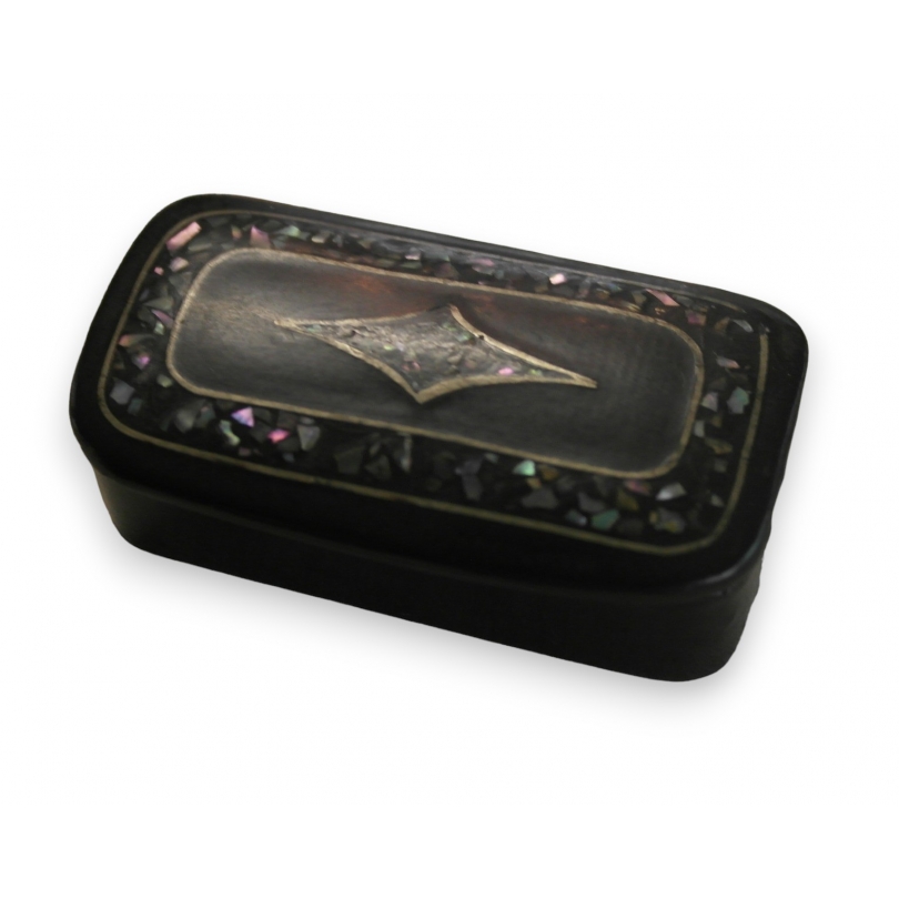Small lacquered box with inlays by  Moinat SA  - Antiques and decorative items