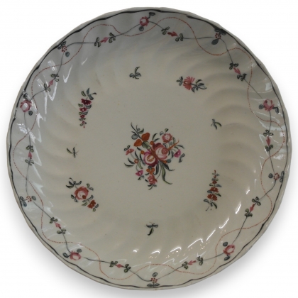 Assiette en porcelaine New Hall décor