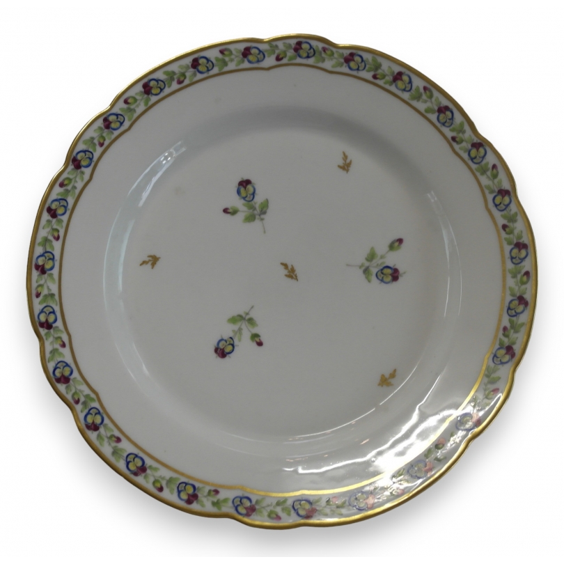  Assiette décor pensées en porcelaine de sur  Moinat SA  - Antiquités décoration