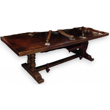  Table en noyer massif modèle Blois sur  Moinat SA  - Antiquités décoration