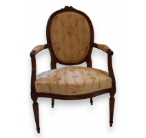 Fauteuil cabriolet Louis XVI en noyer