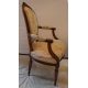 Fauteuil cabriolet Louis XVI en noyer