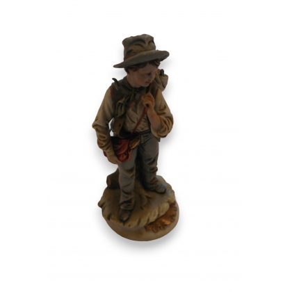 Statue d\'une garçon en porcelaine Capo